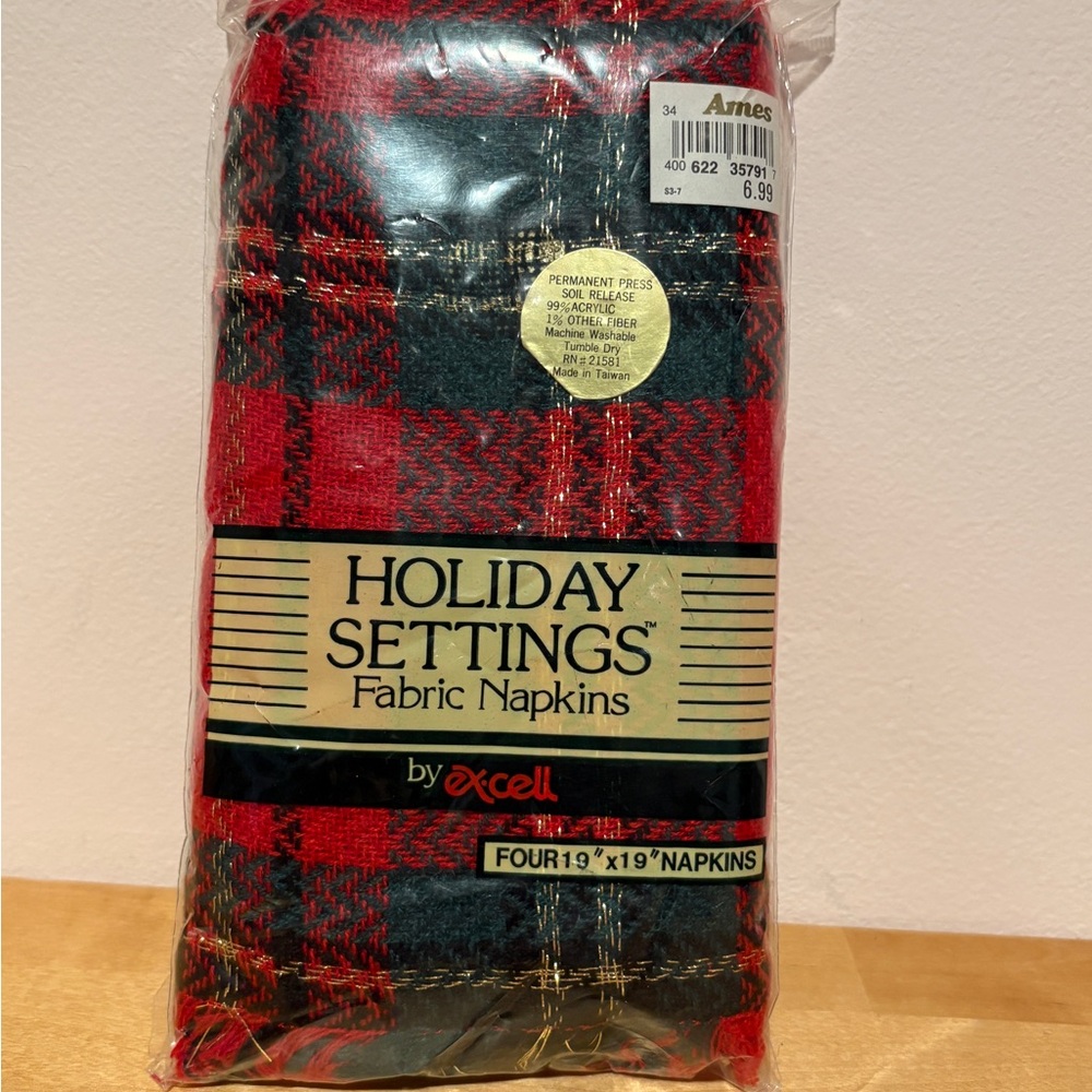 Holiday Settings Red and Green Fabric Napkins